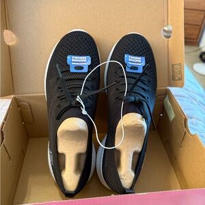 Skechers Women’s Size 10 Black Mesh Sneakers with Memory Foam